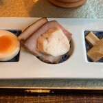Menyahassumba - 名古屋コーチンらぁ麺(白みそ)の具は別皿です。