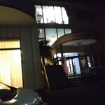 シーサイドホテル九十九里 - 夜の外観(左手前がレストラン)