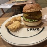 CRUZ BURGERS & CRAFT BEERS - 