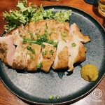 熊鰹 - 鶏もも肉の藁焼き