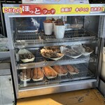 飯岡屋水産 - あんこうの唐揚げ、メヒカリやジャンボエビフライもありました。