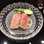 神戸肉料理 すぎたに - いちぼのお肉の中にイカが入っていました！
