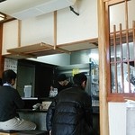 らぁ麺 飛鶏 - カウンター＆厨房(201401)