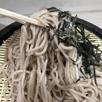 Hakone Soba Honjin - 麺は細目でお蕎麦は喉越しが良く美味しいです。