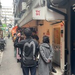 元祖麻婆カレー専門店 マボカリ - 隣の店の行列です！！！