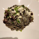 ボーノ - ネーロ（イカ墨とイカのパスタ）