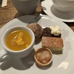 MORETHAN TAPAS LOUNGE - 