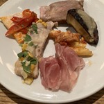 MORETHAN TAPAS LOUNGE - 