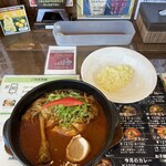 天竺 - 北海道チキンカレー（辛さV2、ライス50g）