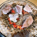 Chichibu Yakiniku Horumon Sakaba Marusuke - 塩生モツ焼いてるよ