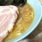 横濱ラーメン あさが家 - 豚骨の香りがいいスープ。