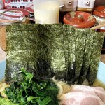 横濱ラーメン あさが家 - 海苔増しは5枚150円。