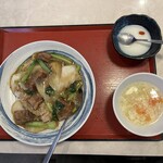 満洲園 - 牛バラ肉丼（スープ、杏仁豆腐付き）