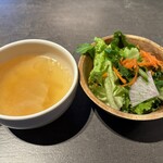 FLOWS GRILL|BAR - ビーフハンバーググリル(サラダ・スープ付) ¥1,000