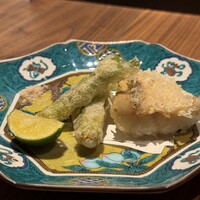 和食しんくろ - 山口県産 甘鯛の松笠揚げ
                    新潟県産 たらの芽天ぷら
