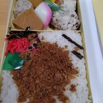 蒲田鳥久 - 料理写真:唐揚げそぼろ弁当