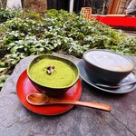 寺カフェ 茶庭 - 石の上の方が映えると店員さんが教えてくださいます