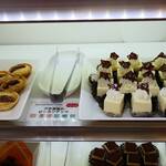 ベイクオーレ - プチタルト(ピーカンナッツ)、フロマージュフリュイ＆ナッツ