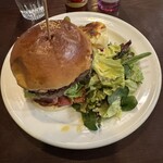 ANTICA OSTERIA CARNEYA - 本日の日替わりバーガー＋サラダ