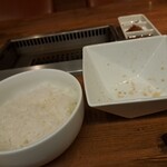 焼肉うしごろ - 魚沼産コシヒカリご飯です。