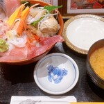 魚菜屋 - 能登の地魚丼