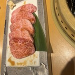 みなとみらいde 焼肉 DOURAKU - 添えられているのは「山わさび」、辛いけど美味しい！