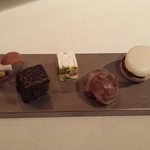 メゾン・ド・タカ芦屋 - お茶菓子