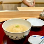 礒田 - 百合根饅頭　中には鶏肉を　とろりとした餡がなんとも旨い