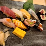 すし三崎丸 - 手前の白身魚のお寿司も美味しかったです