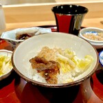 礒田 - 先ずは三種のせご飯　赤出汁も美味しい♫