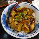 中国料理　楽宴 - ハーフ＆ハーフ（ねぎチャーシュー麺と麻婆丼）