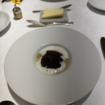 フランス料理研究室 アンフィクレス - ❶ トピナンブールと鮑のポタージュ。