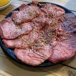 ホルモン・焼肉酒場 一本屋 - 