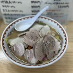 Hanaya - トッピング焼豚は200円ですが、食べ応えのある、豚肩ロースの焼豚。ちゃんぽんスープに浸して食べると美味しいですよ