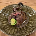 柚木元 - 天然コガモのもも肉と胸肉を焼いたものを下にひいた肝ソースと。コガモというのは生物種とのことだそう。