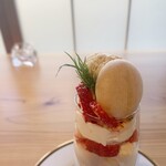 ブラッスリー 航 - ほうじ茶とイチゴのパフェ（期間限定）