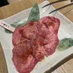 精肉卸問屋直営 焼肉ホルモン 肉匠 牛次郎 - 