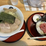 伊藤商店 - 料理写真:朝ラーとマグロ丼小