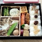 Sanpi ryo ron - 牛のとろろすき焼き弁当