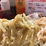 ラーメン 鷹の目 - ちぢれ麺