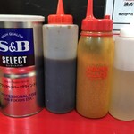 ラーメン 鷹の目 - 卓上調味料