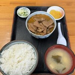 永井食堂 - もつ煮大盛り定食