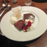 ラ・トォルトゥーガ - デザートはドッサり頂きました。