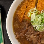 牛牛うどん - 料理写真:カツカレーうどん1000円大盛り＋150円　左