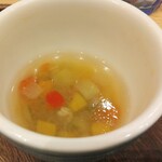 カフェ フレディ - スープには野菜が結構たくさん入っていました