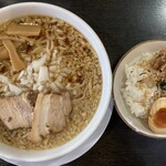 らーめん 鯉次 - 背脂らーめん+ミニチャーシュー丼