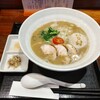 Menya Imamura - 鶏煮干しらぁめん 醤油 1,100円、味玉 120円、味変用のレモン生姜、キノコのオイル煮 ♪