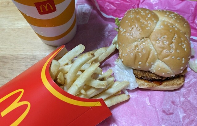 マクドナルド 新田東ヨークタウン店 - 小鶴新田（ハンバーガー）の写真