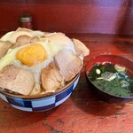 Akiyama Shiyokudou - チャーシューエッグ丼