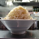 らーめん 大 - ラーメン並盛 900円 ニンニク増し 野菜ちょい多め 300g